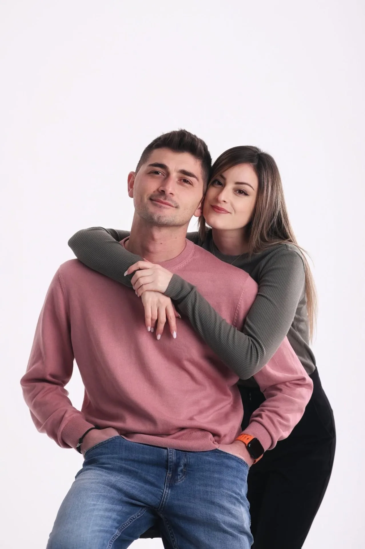 წყვილის ფოტოსესია თეთრ ფონზე სტუდიაში თბილისში