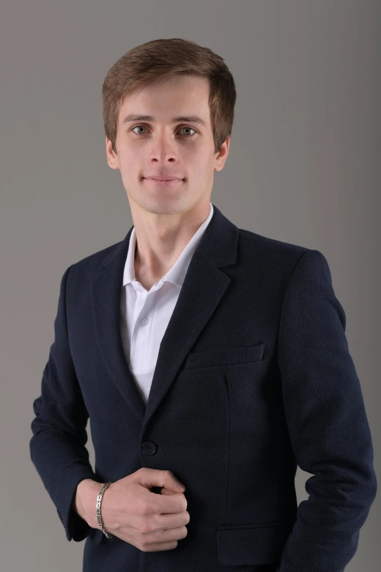 ბიზნეს პორტრეტი — headshot ფოტოსესია სტუდიაში თბილისში