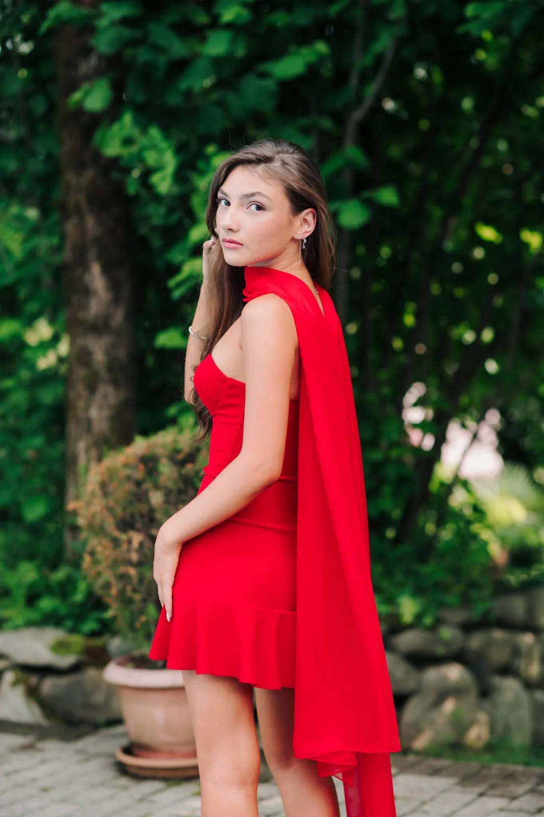 ბანკეტის ინდივიდუალური ფოტოსესია — ახალგაზრდა მამაკაცი შავ კოსტიუმში